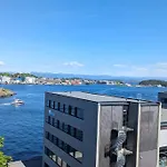Spacious With Stunning Views Apartment *