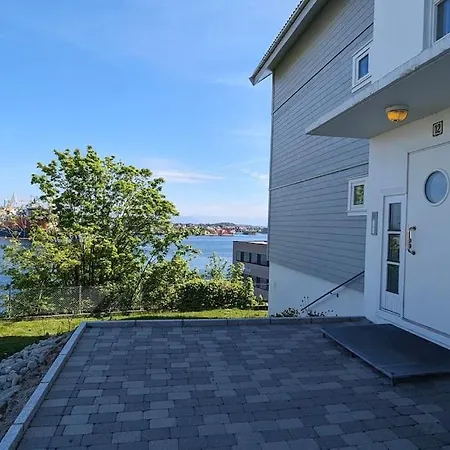 Spacious With Stunning Views 스타방에르